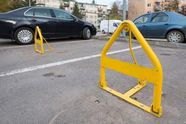 Több száz parkolóhelyet osztottak ki a lakók között