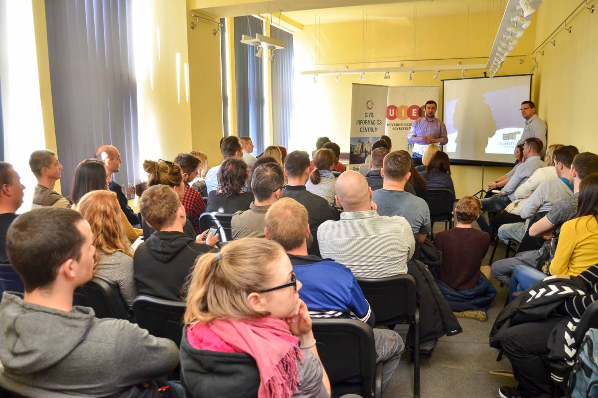 Telt ház a program udvarhelyi előtájékoztatóján. Archív •  Fotó: UIET