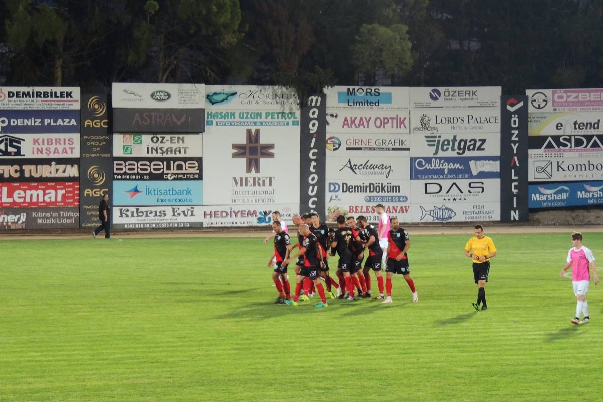 &bullet;  Fotó: Hompoth Dezső