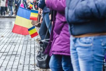 Aki nem tudja Románia himnuszát, ezentúl szabadon „puskázhat”