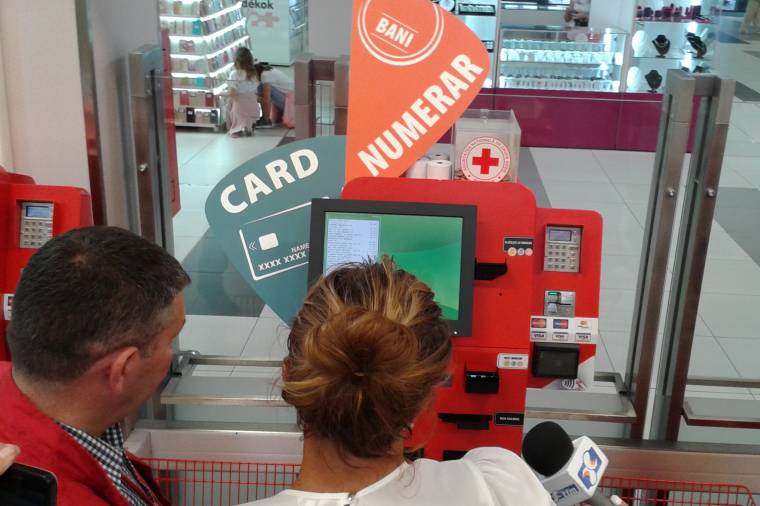 Ahol bevásárlás után gépnek fizet az ember