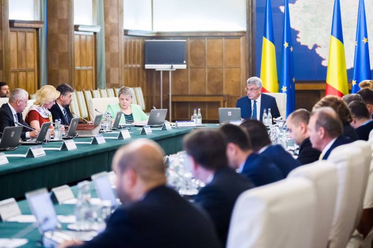Harminchatmillió lejt utal ki a kormány a viharkárok enyhítésére