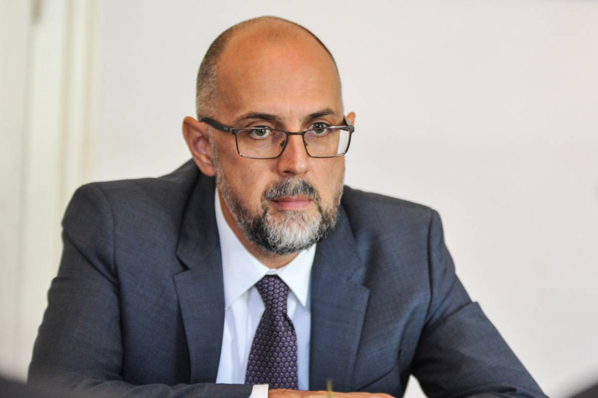 Tiszta vizet öntene a pohárba. Kelemen Hunor szerint itt az ideje, hogy a PSD-ALDE koalíció megmutassa, az RMDSZ nélkül is megvan a parlamenti többsége •  Fotó: Mohácsi László Árpád
