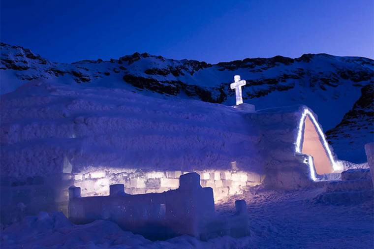 Esküvő a jégtemplomban, nászéjszaka a menedékházban