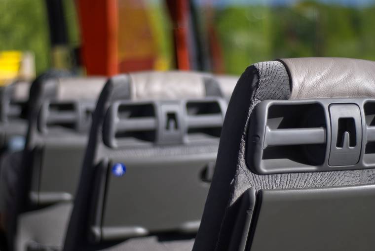 Biztonsági öv a buszon: ha van, jó, ha használják, még jobb, de nem ez a jellemző