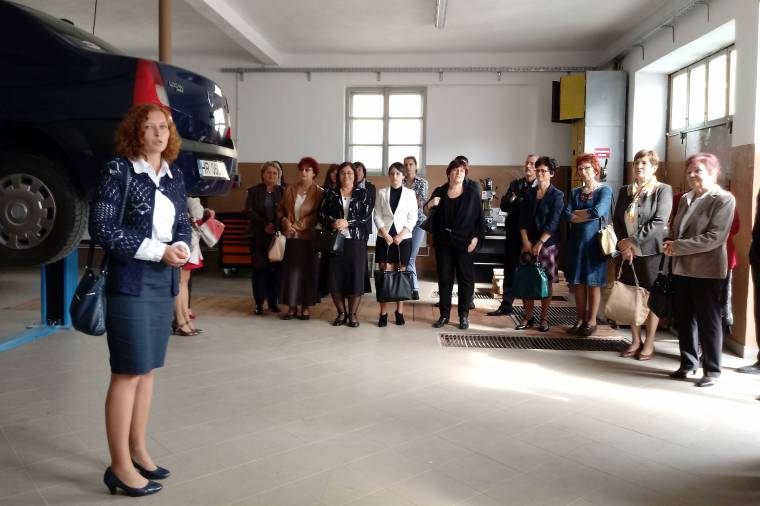 Ebben az autószerelő tanműhelyben tartják a lépést a korral