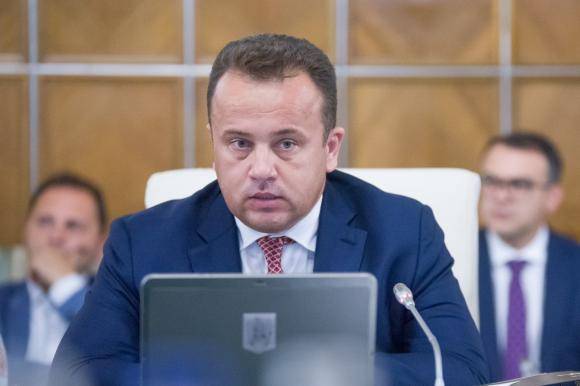 Hetest adna a tanügyi rendszernek a tanügyminiszter