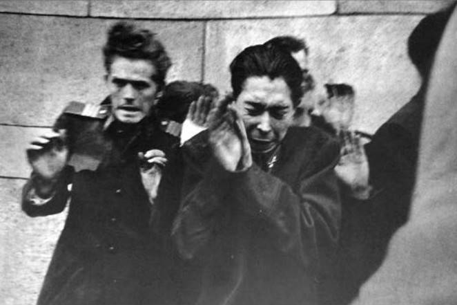ÁVH-sok: ezúttal védekező pozícióban. Archív •  Fotó: Kor-Képek. 1956