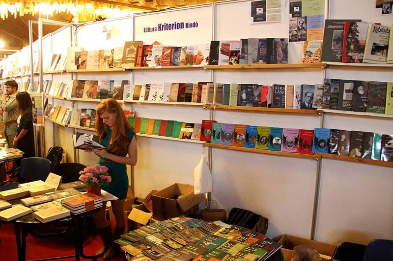 A vásáron mindenki találhat magának olvasnivalót • Fotó: Marosvásárhelyi Nemzetközi Könyvvásár/Facebook