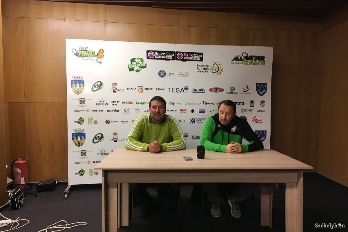 Rusz István menedzser és Zoran Mikes vezetőedző •  Fotó: Bíró Blanka