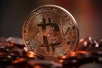 Százezer dollárhoz közelít a bitcoin – Szakértőt faggatunk a trendekről, illetve arról, hogy vegyünk-e kriptovalutát