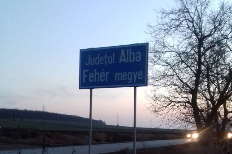 Johannis szerint sérti a helyi autonómia elvét az etnikai arányok megváltoztatásának tiltása