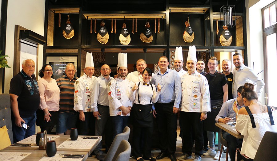 &bullet;  Fotó: Petry Bisztró