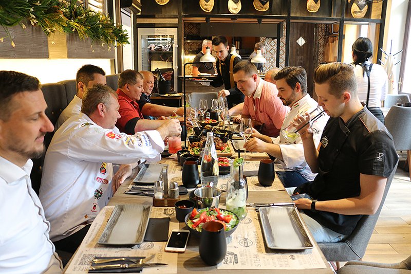 &bullet;  Fotó: Petry Bisztró