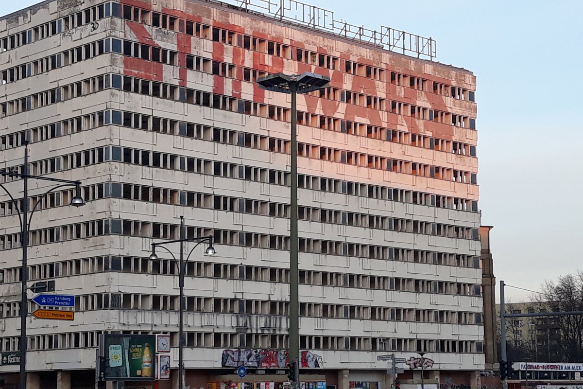 Szocreál örökség Berlin központjában. Lebontásra vár •  Fotó: Bács Béla János