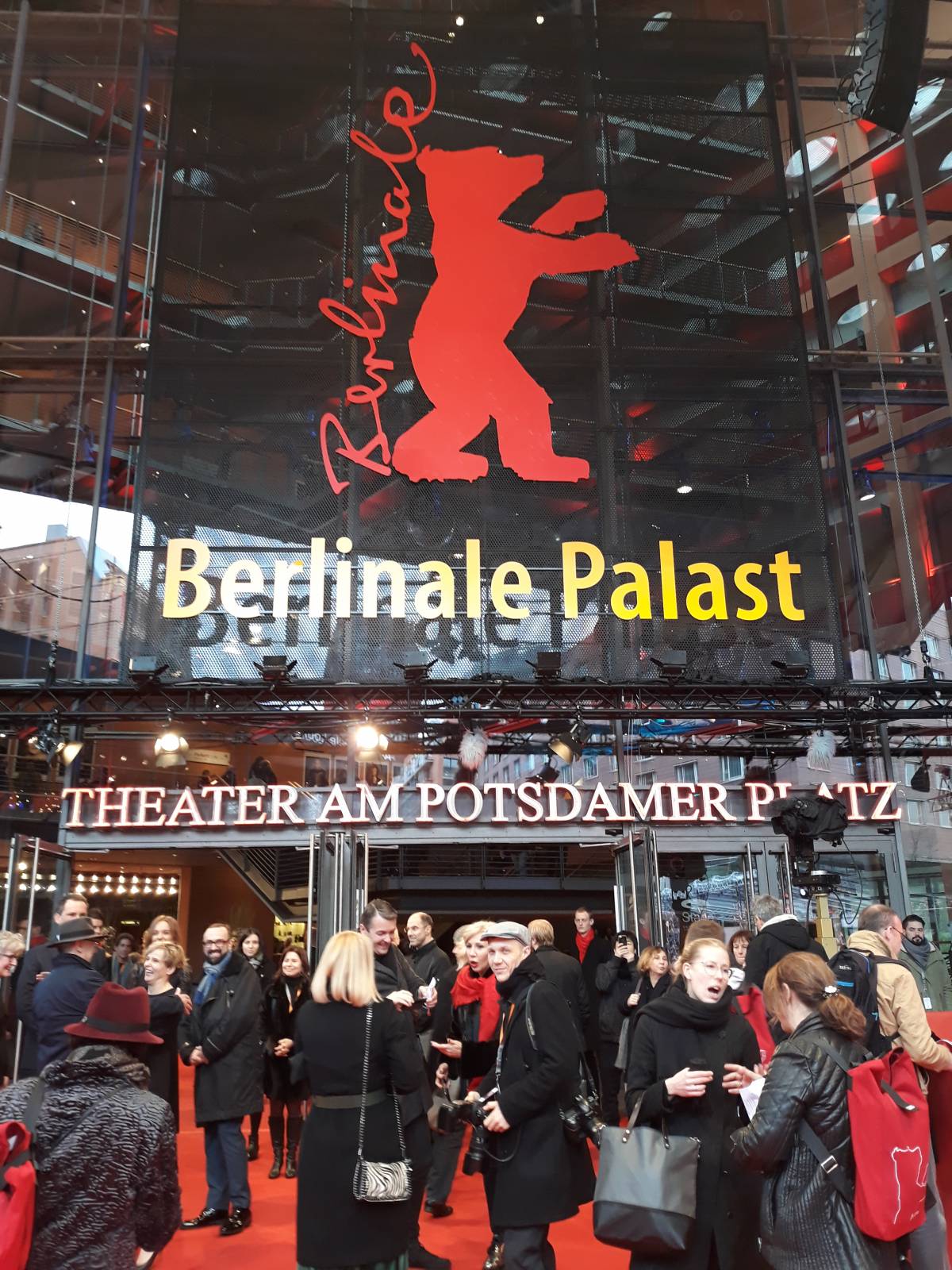 A Berlinale palota a Marlene Dietrich-téren. A fesztivál legfontosabb színhelye.  Itt tartották a nyitóünnepséget,  itt nyújtják majd át a díjakat •  Fotó: Bács Béla János