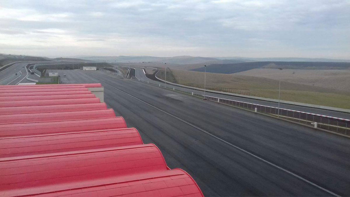 A versenypálya tervezési és kivitelezési hibáinak kijavítását kérte a szakszövetség elnöke •  Fotó: Transilvania Motor Ring/Facebook