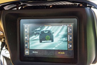 Májustól egy km/órás sebességtúllépésért is bírságol a magyar rendőrség