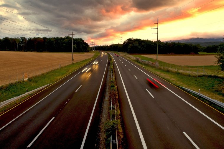 Speed-akció: kábítószer hatása alatt, 178 kilométer/órás sebességgel száguldott a sztrádán egy fiatal férfi