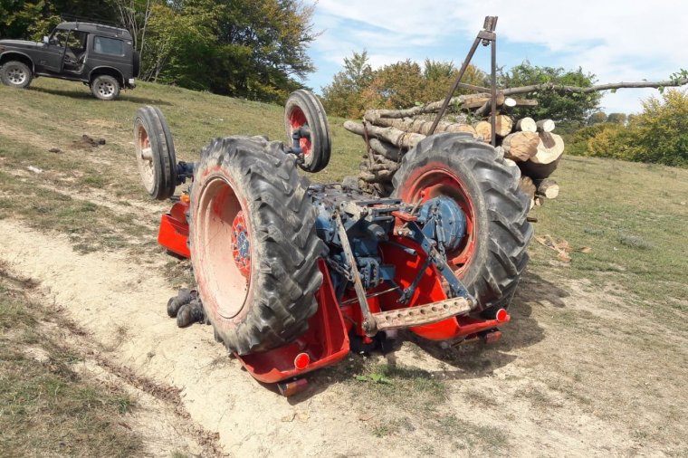 Felborult egy traktor Décsfalván, életét vesztette a sofőr