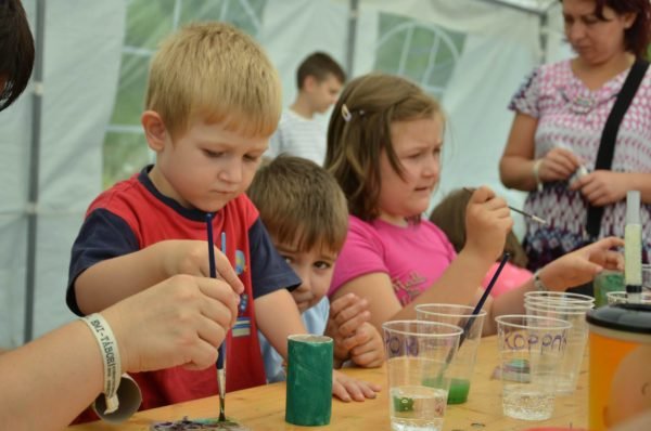 Gyermekek EMI-Tábora