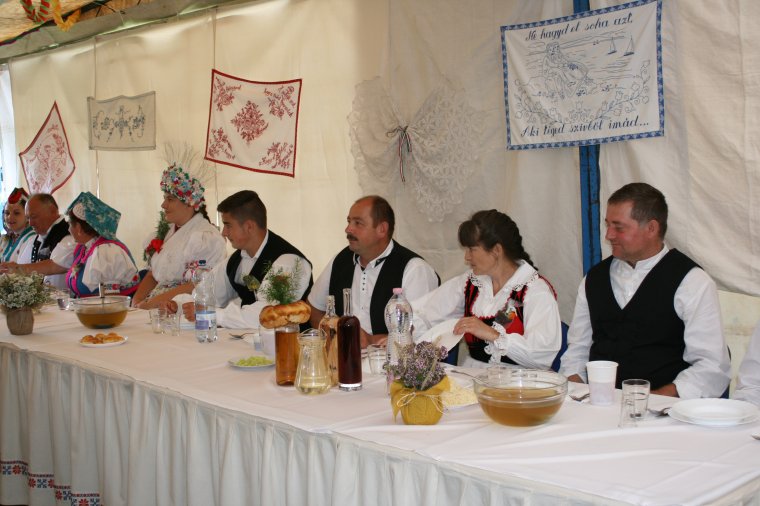 Visszhangos gyermeklakodalmast tartottak a Nógrád megyei varsányiak a karácsonyfalviakkal