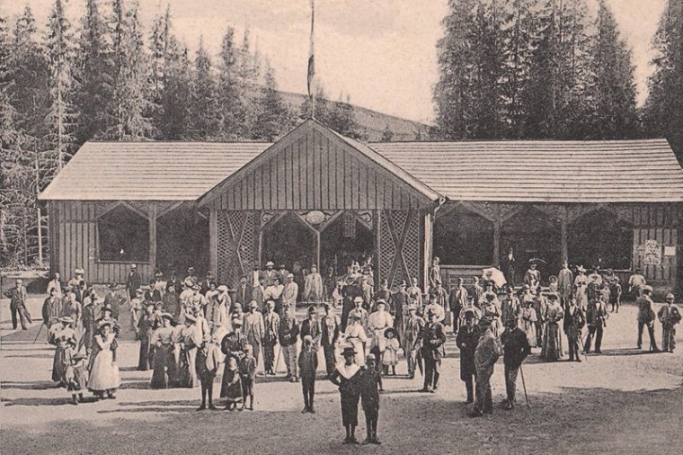 Színes fürdőhelyi világot varázsol elő a Balassi Intézet Borszéken