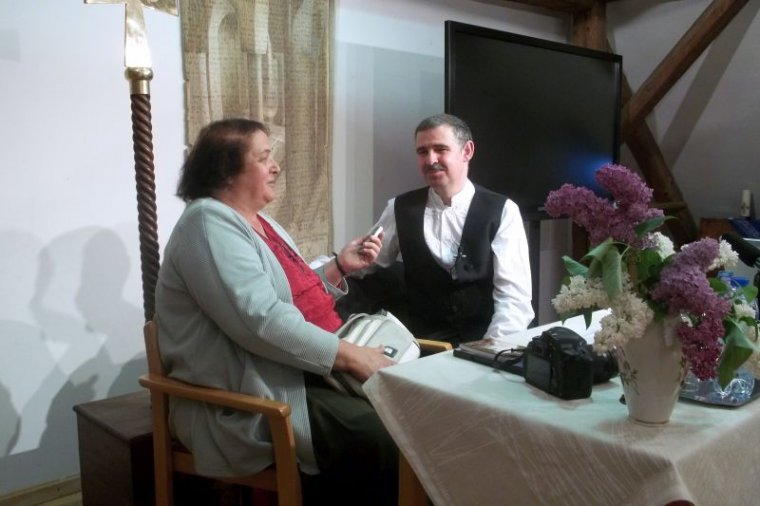 Erdélyi előadói körúton Toldi Éva tanár, újságíró