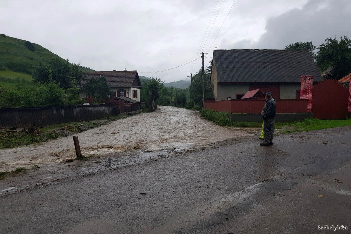 A Gubás utca Kászonjakabfalván •  Fotó: Pinti Attila