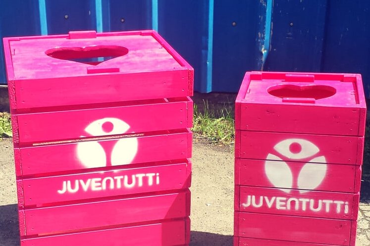 Sokgyermekes családokat lehet segíteni a ládákba elhelyezett termékekkel • Fotó: Juventutti Alapítvány