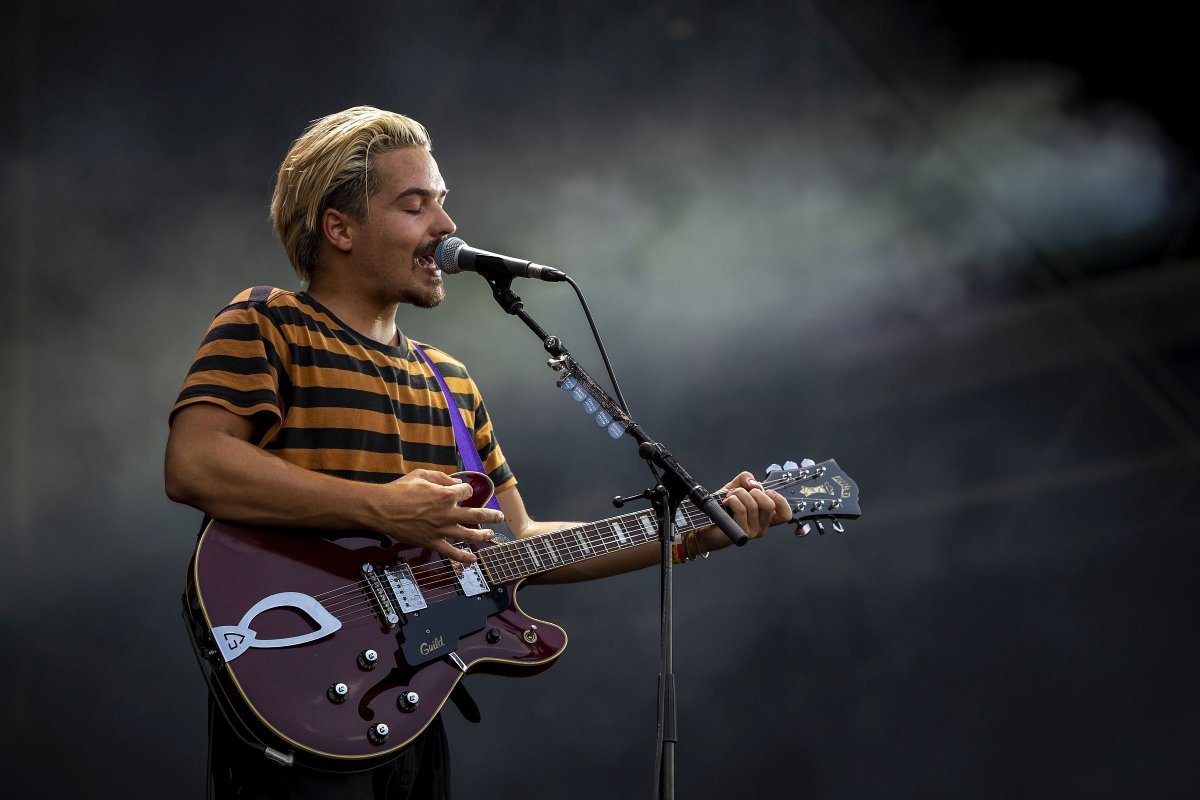 Clemens Rehbein énekes, gitáros a német Milky Chance együttes koncertjén •  Fotó: Mónus Márton/MTI