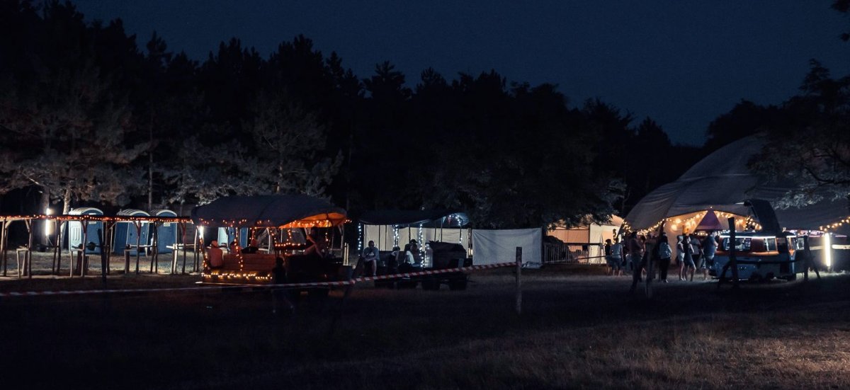 &bullet;  Fotó: Fehér Andrea • Forrás: Facebook/Woodstock az ugaron