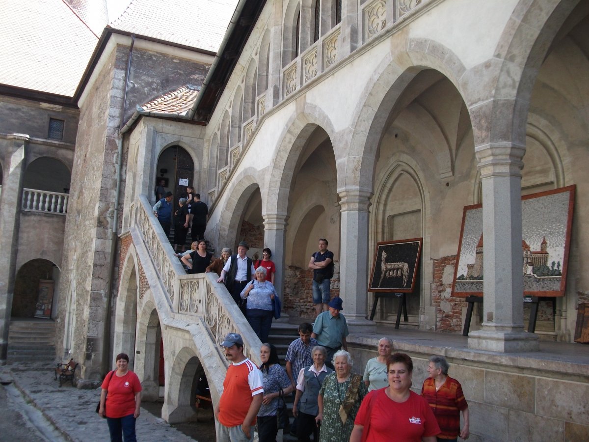 A restaurálási folyamat alatt is látogatható lesz Erdély legszebb lovagvára •  Fotó: Gyulafehérvári Caritas archívuma