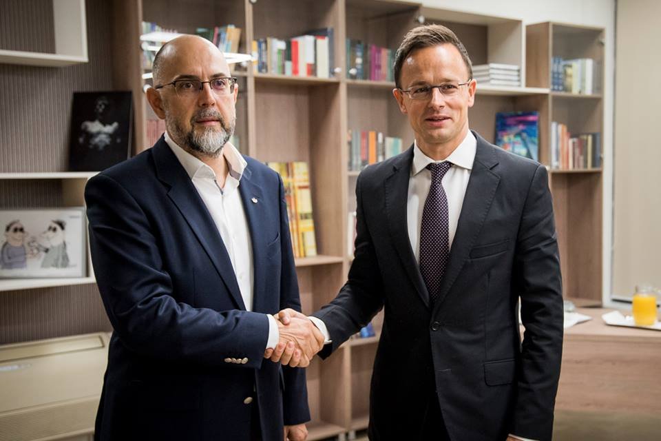 Kelemen Hunor és Szijjártó Péter egyetértettek abban, hogy kölcsönös bizalmi viszonyt kell kiépíteni a két ország között •  Fotó: RMDSZ/Gönczy Tamás