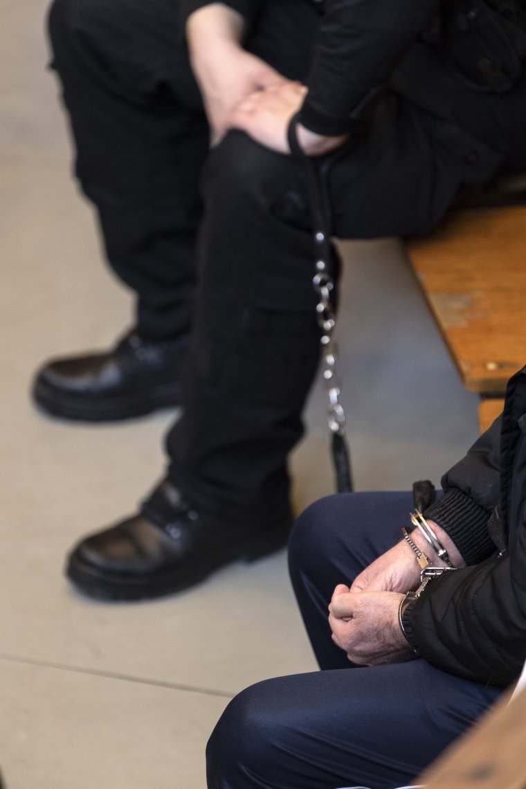 Őrizetbe vettek egy bukaresti rendőrt, aki kenőpénz fejében jogosítvány megszervezésében segédkezett