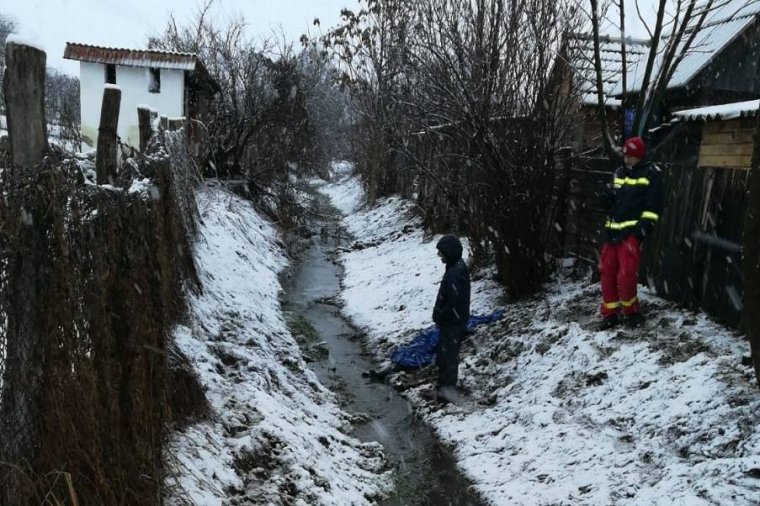 Holttestet találtak a patakban
