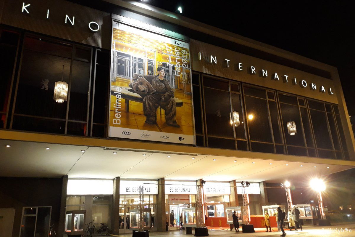 Az International filmszínház. A berlini fal lebontása után az egykori Kelet-Berlin területén működő mozik egy része is bekapcsolódott a Berlinale hálózatába •  Fotó: Bács Béla János
