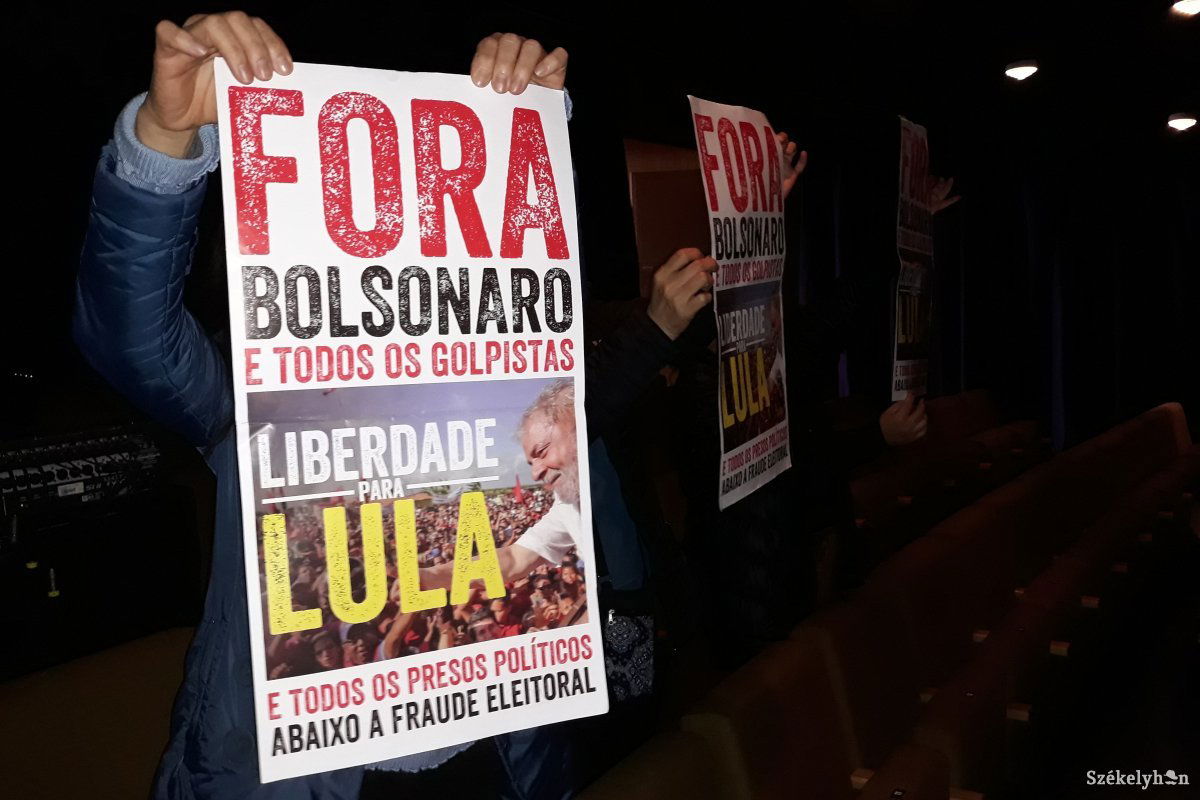 Csendes tüntetés a vetítés után •  Fotó: Bács Béla János