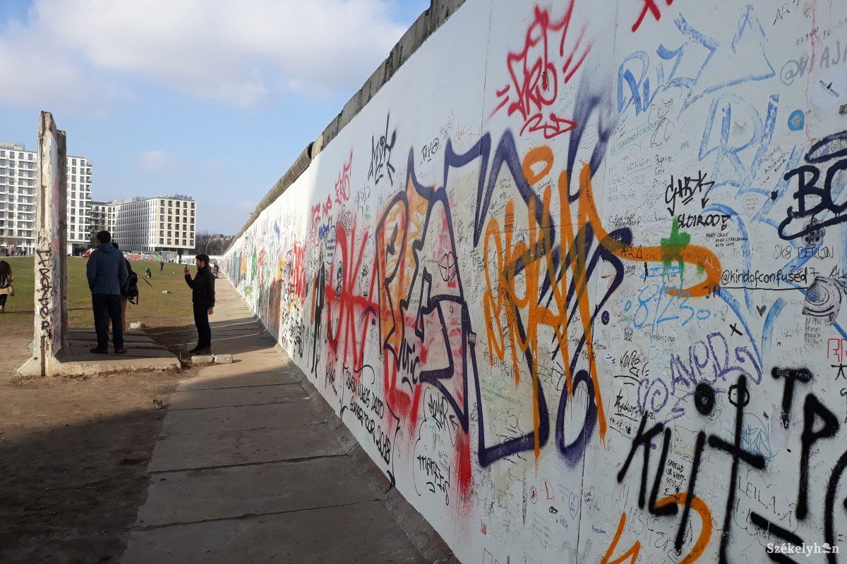 East Side Gallery. A legnagyobb megmaradt falrész. 1961 és 1989 között húzódott Kelet- és Nyugat-Berlin között •  Fotó: Bács Béla János