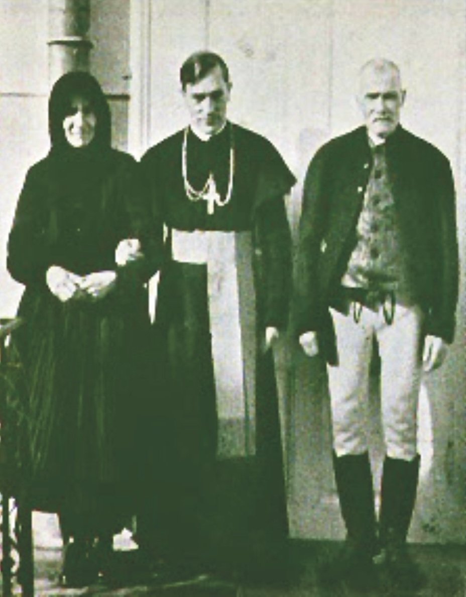 Márton Áron szüleivel 