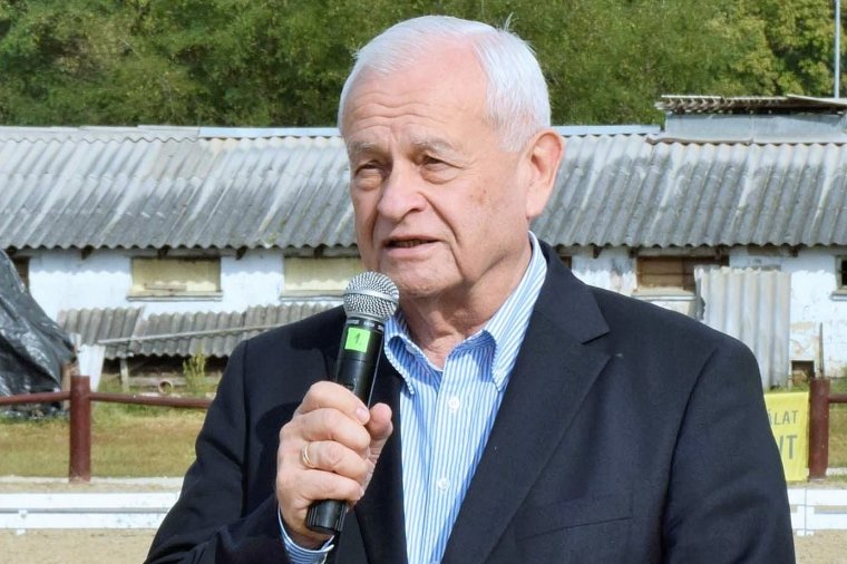 Az úzvölgyi katonatemetőben rótta le kegyeletét Harrach Péter