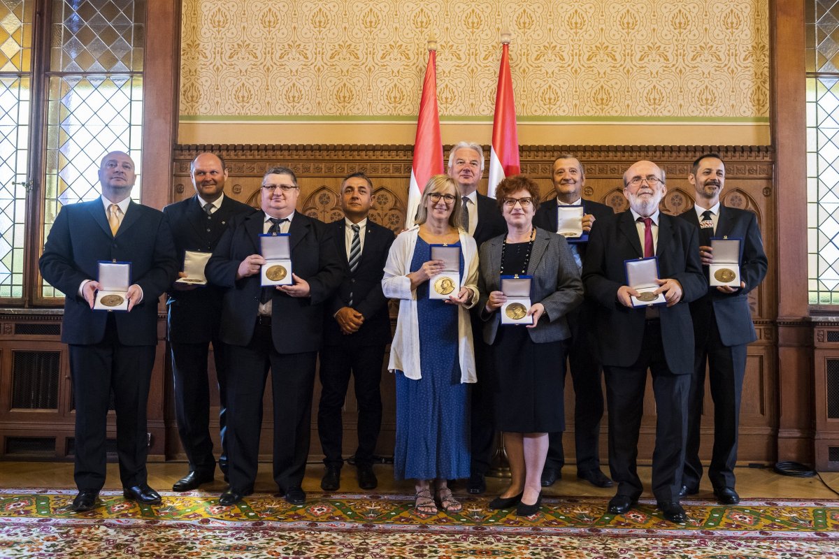 A díjazottak. Elismert tevékenység •  Fotó: MTI/Mónus Márton