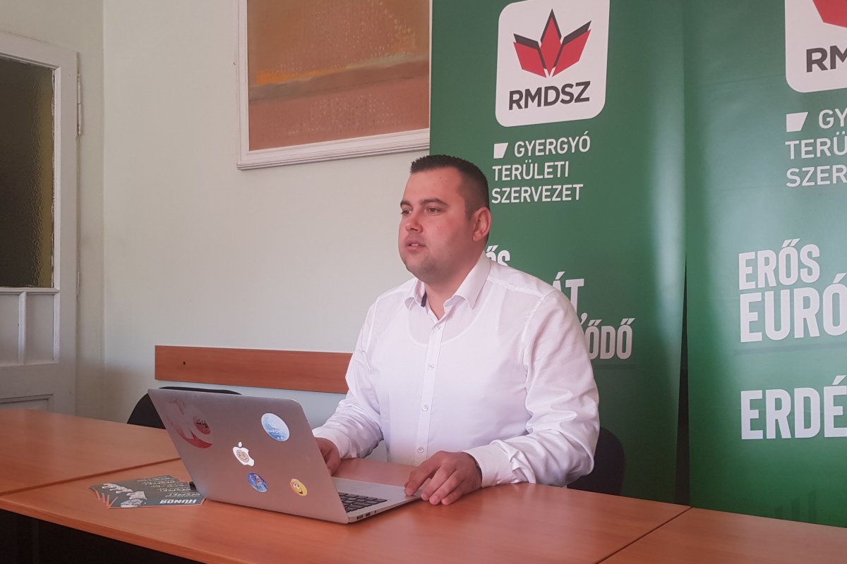 Barti Tihamér elégedett az aláírásgyűjtés eredményével •  Fotó: Gergely Imre