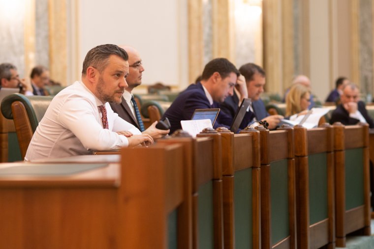 Ne a bankok, hanem az emberek érdekeit helyezzük előtérbe! (x)