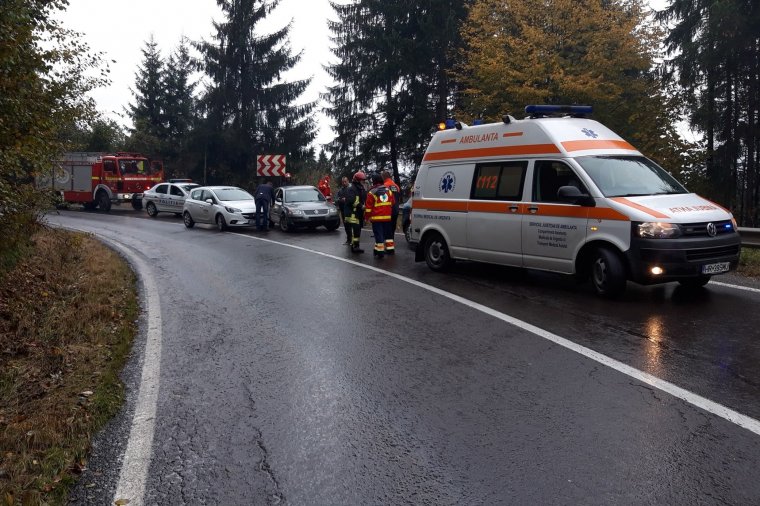 Több autó ütközött Homoródfürdőn, egy pedig a sáncba csúszott