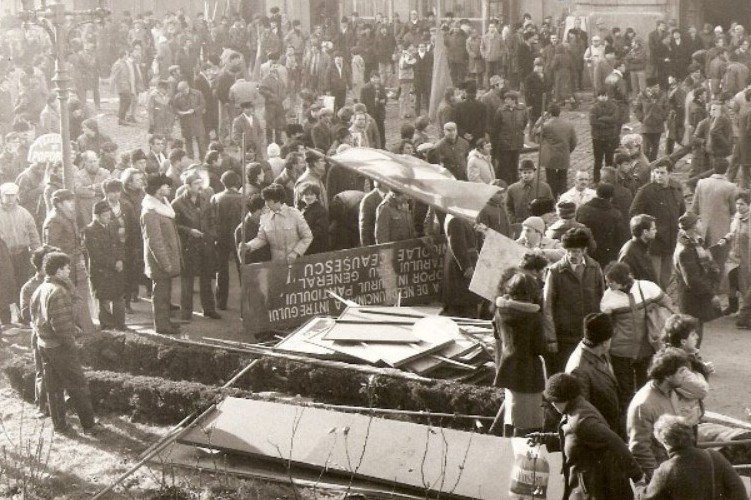 Emberiség ellen elkövetett bűncselekmények a vád az 1989-es forradalom perében