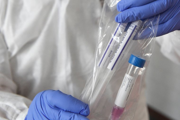 Elhunyt egy koronavírussal megfertőződött egészségügyi alkalmazott