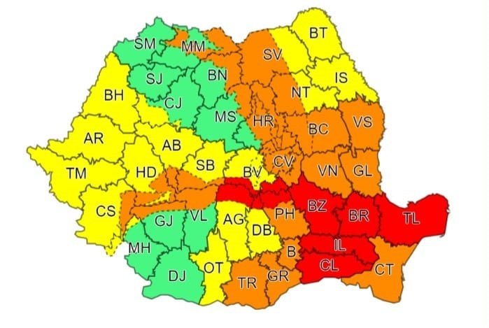 Vörös- és narancsfokozatú riasztás lépett érvénybe a hóhelyzet miatt