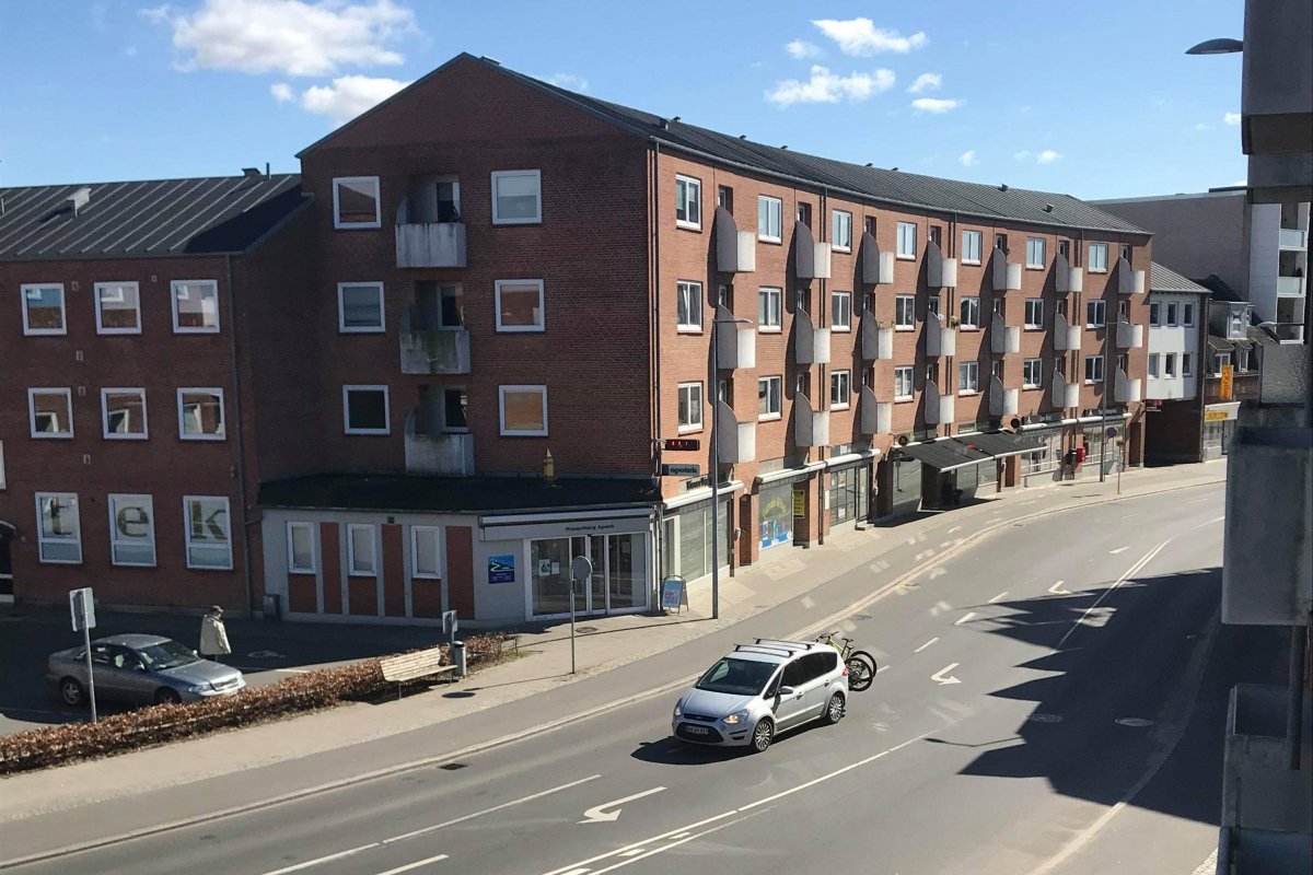 Csak az élelmiszerboltok és gyógyszertárak tarthatnak nyitva •  Fotó: Barabás Hajnal