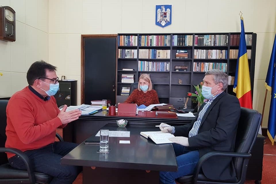 Dorin Oltean és Cristian Boeriu segíti a prefektus munkáját •  Fotó: Maros Megye Prefektusi Hivatala